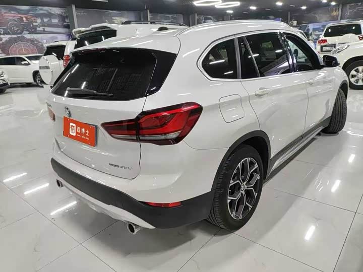 Фото 2 - BMW X1