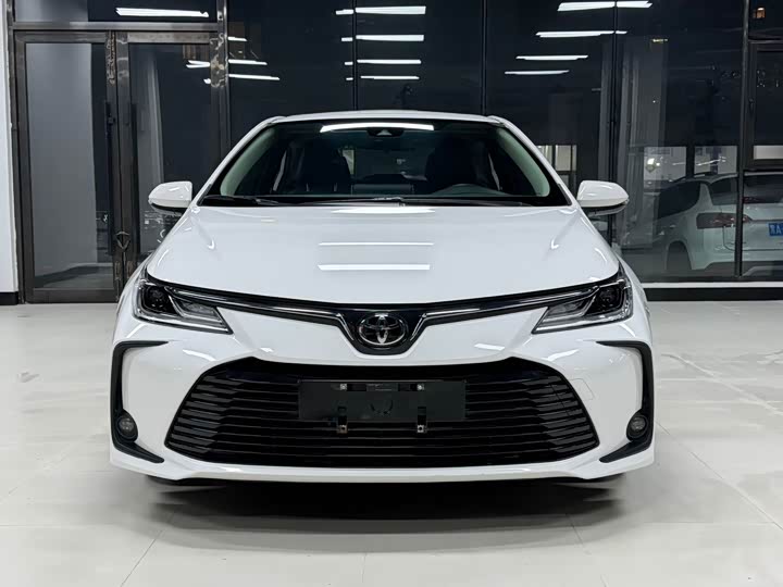 Фото 2 - Toyota Corolla