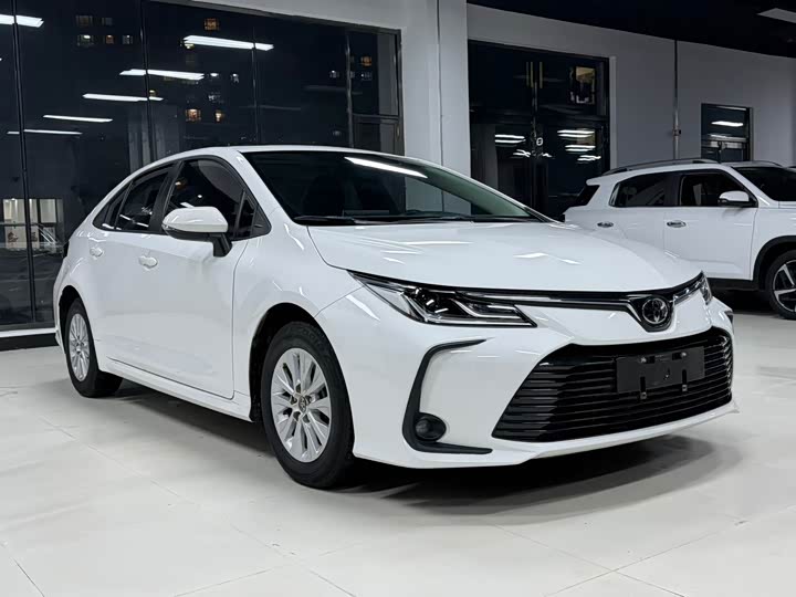 Фото 3 - Toyota Corolla