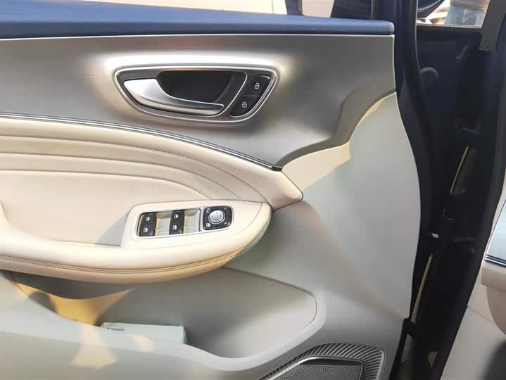 Фото 7 - Roewe iMax 8