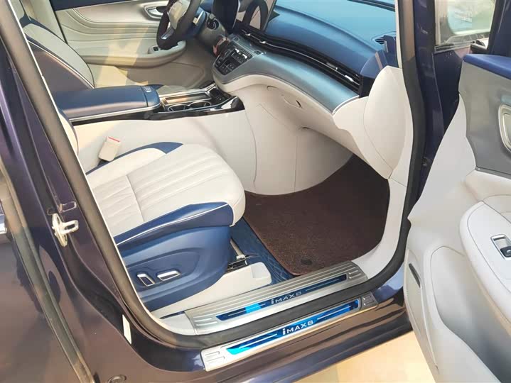 Фото 8 - Roewe iMax 8