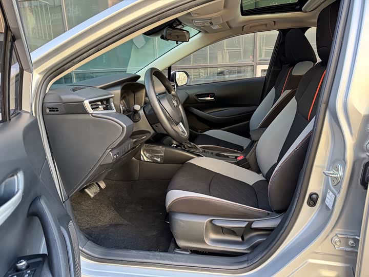 Фото 6 - Toyota Corolla