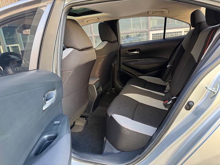 Фото 7 - Toyota Corolla