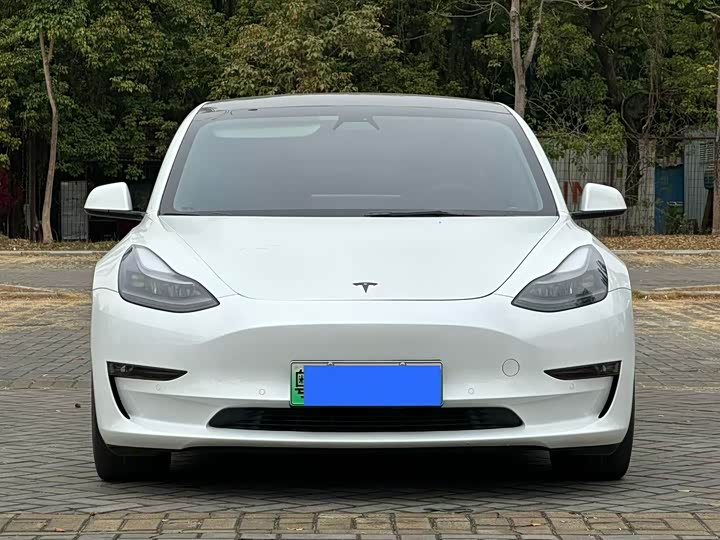 Фото 2 - Tesla Model 3