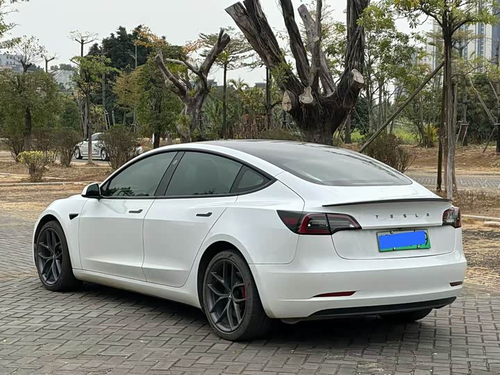 Фото 9 - Tesla Model 3