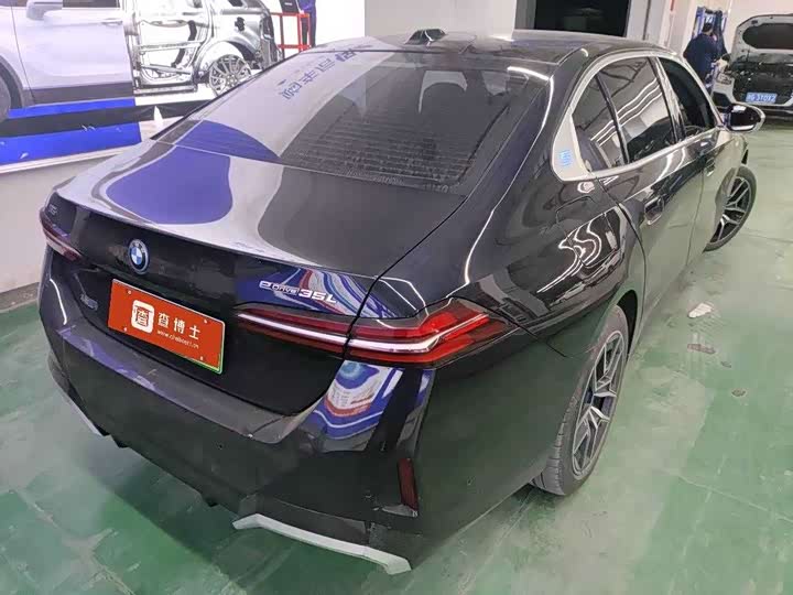 Фото 3 - BMW i5
