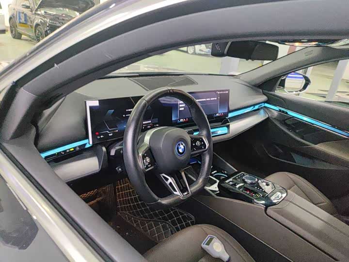 Фото 5 - BMW i5