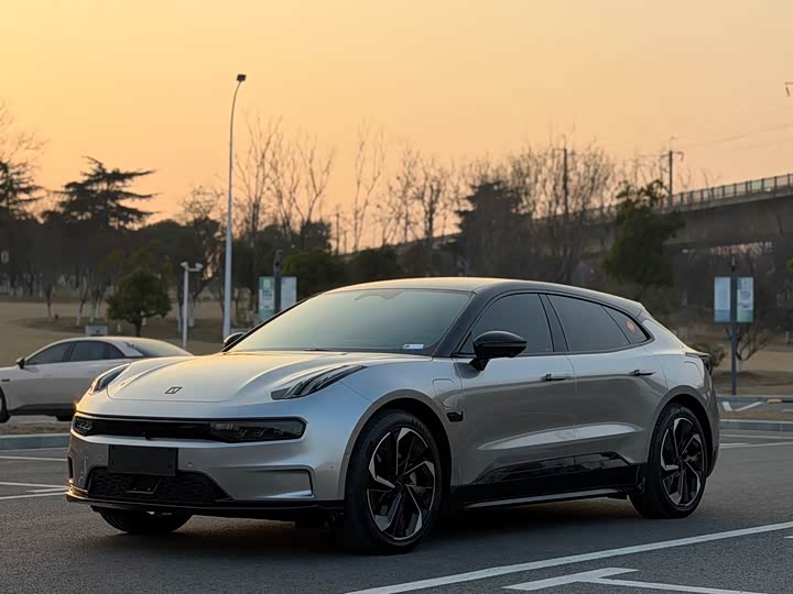 Фото 1 - Zeekr 001