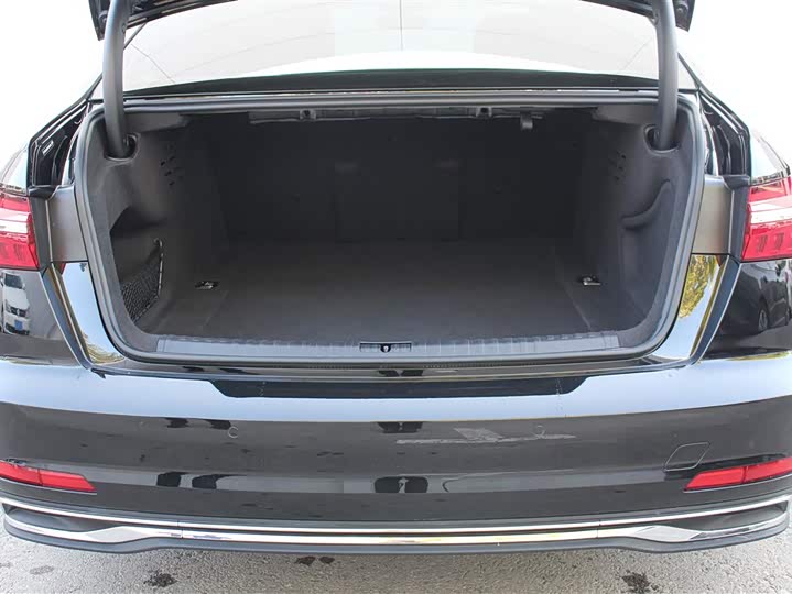 Фото 6 - Audi A6L