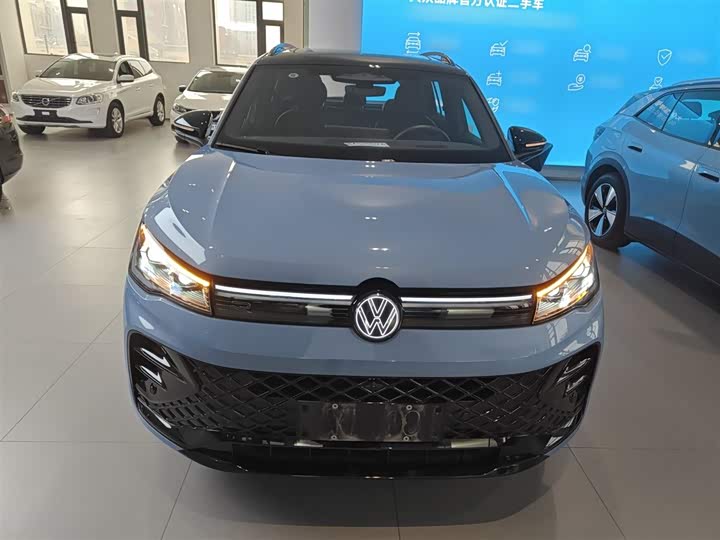 Фото 3 - Volkswagen Tiguan L Pro