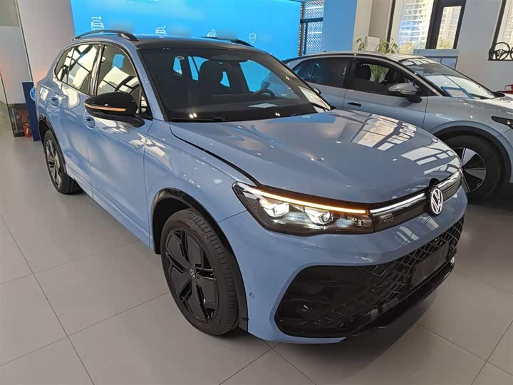 Фото 4 - Volkswagen Tiguan L Pro