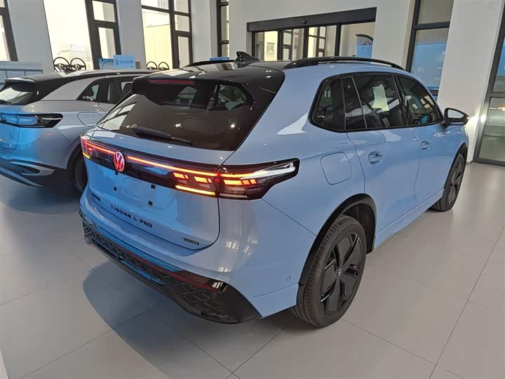 Фото 7 - Volkswagen Tiguan L Pro