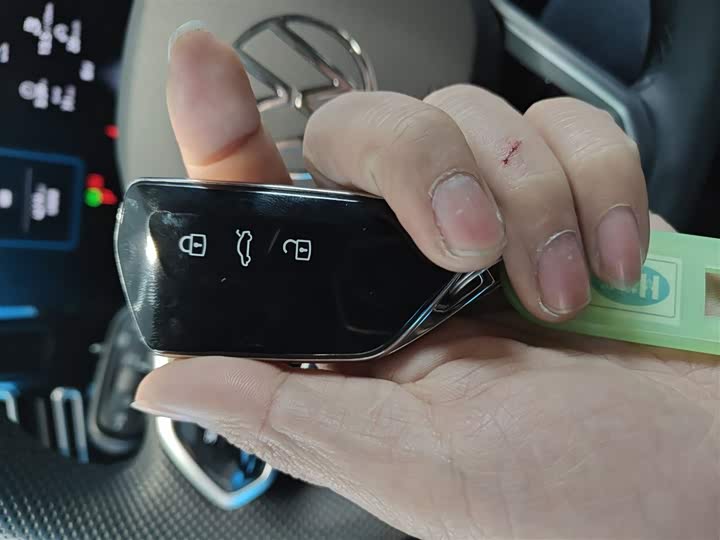 Фото 9 - Volkswagen Tiguan L Pro