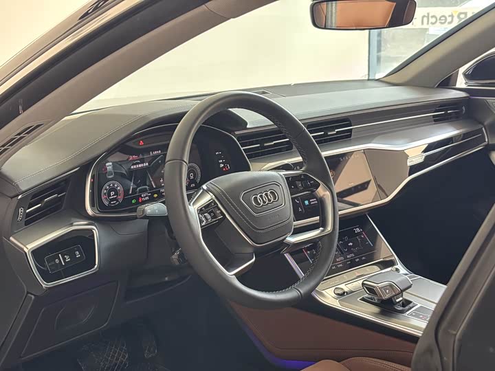 Фото 8 - Audi A7L
