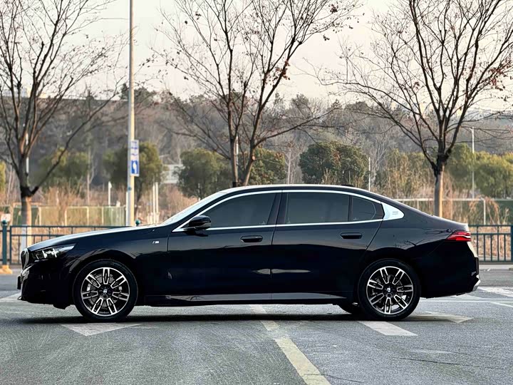 Фото 3 - BMW 5 Series