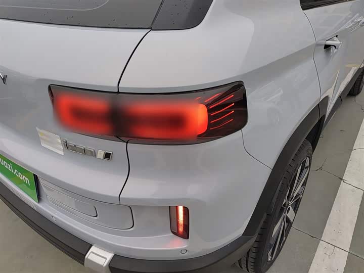 Фото 8 - Geely Icon