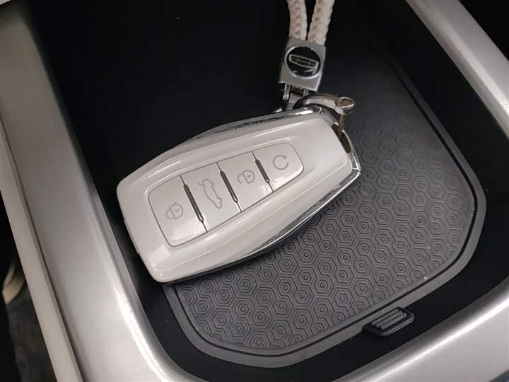 Фото 9 - Geely Icon