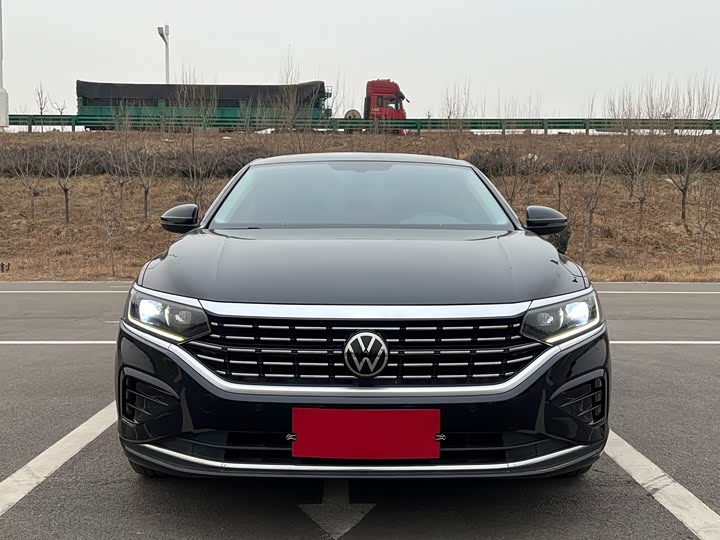 Фото 2 - Volkswagen Passat