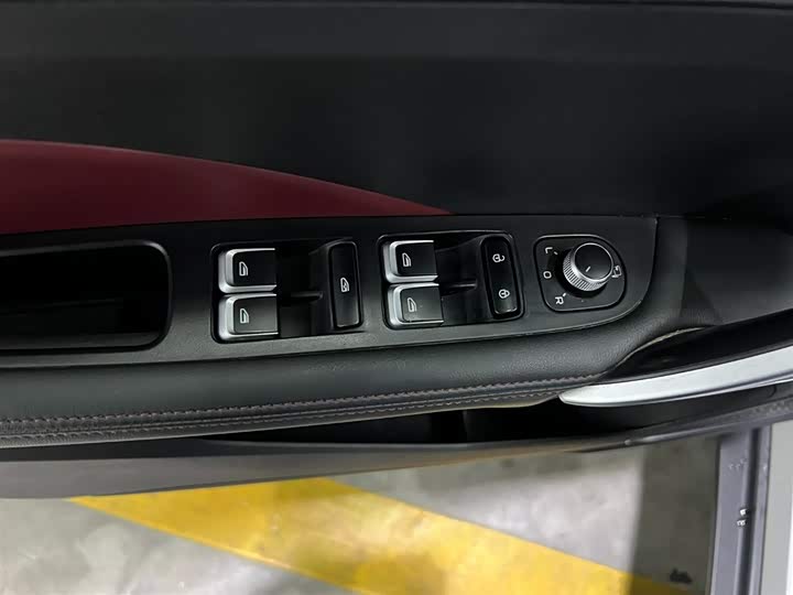 Фото 9 - Geely Coolray