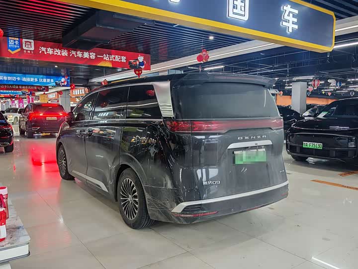 Фото 9 - Denza D9