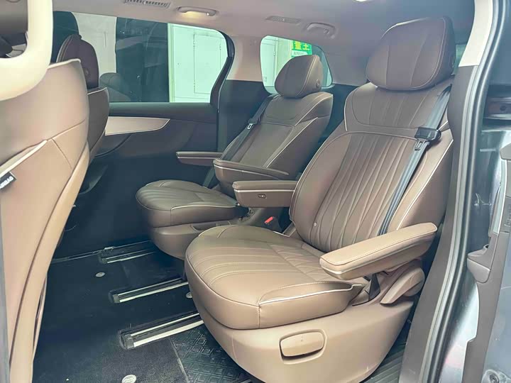 Фото 5 - Roewe iMax 8