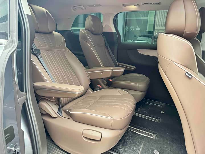 Фото 6 - Roewe iMax 8