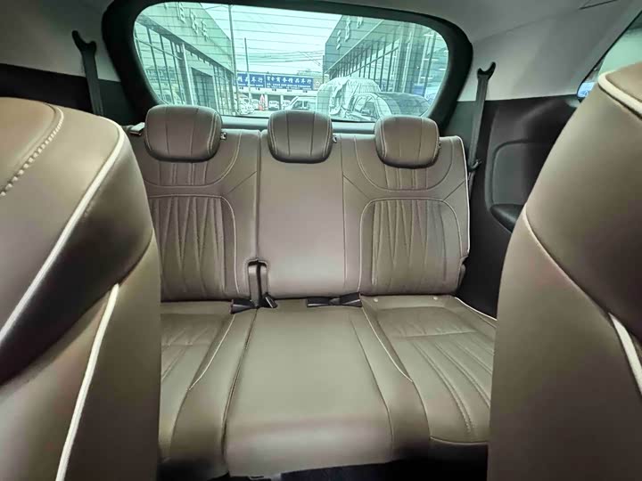 Фото 7 - Roewe iMax 8