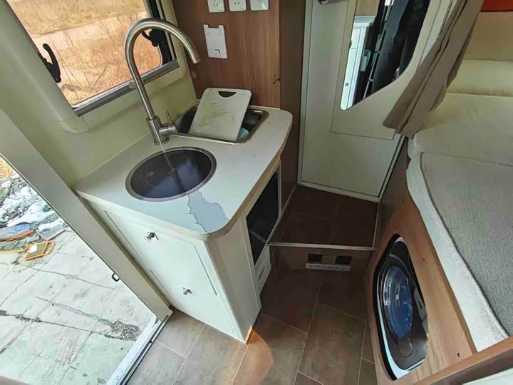 Фото 5 - Maxus V90 RV