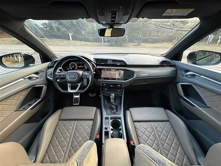 Фото 8 - Audi Q3