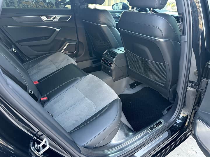 Фото 6 - Audi A6L