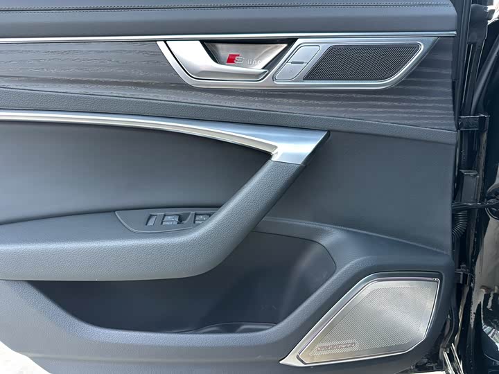 Фото 8 - Audi A6L