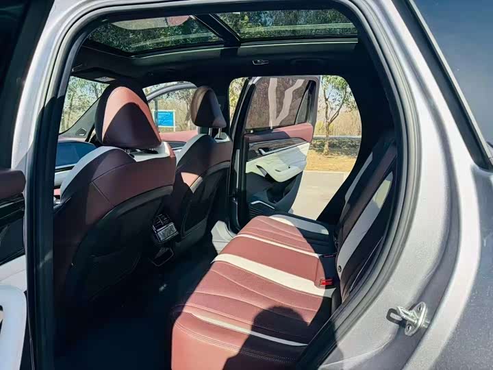 Фото 5 - Geely Monjaro