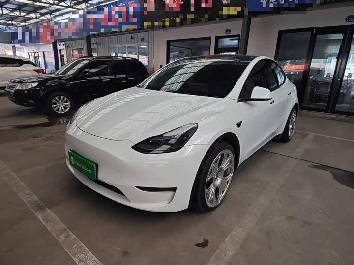 Фото 2 - Tesla Model Y
