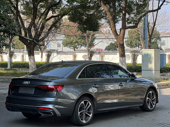 Фото 7 - Audi A4L