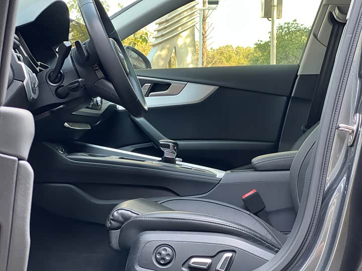 Фото 8 - Audi A4L