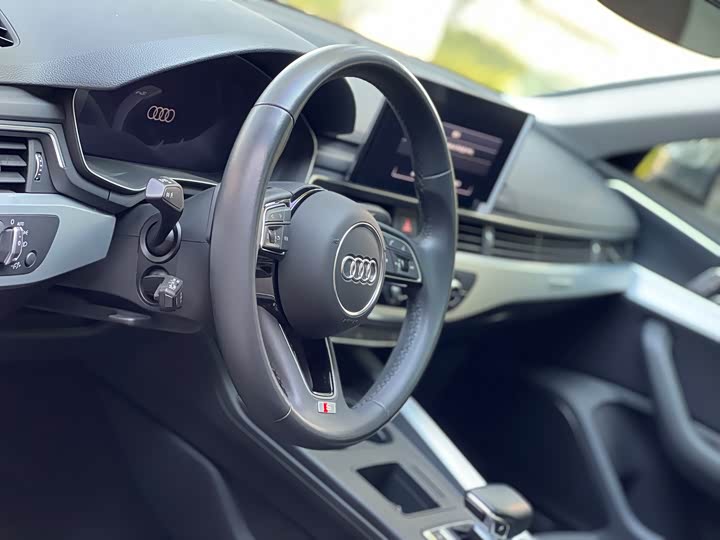 Фото 9 - Audi A4L