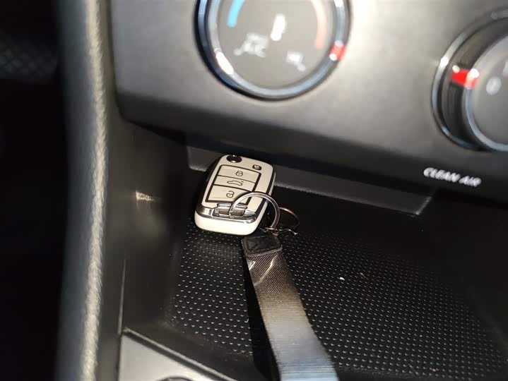 Фото 9 - Volkswagen Lavida