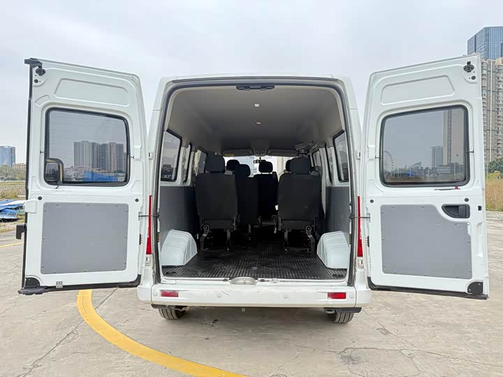 Фото 9 - Maxus V80