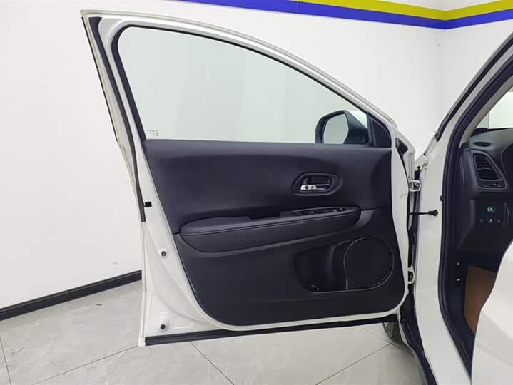 Фото 7 - Honda Vezel