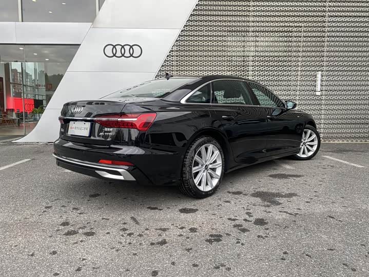 Фото 4 - Audi A6L