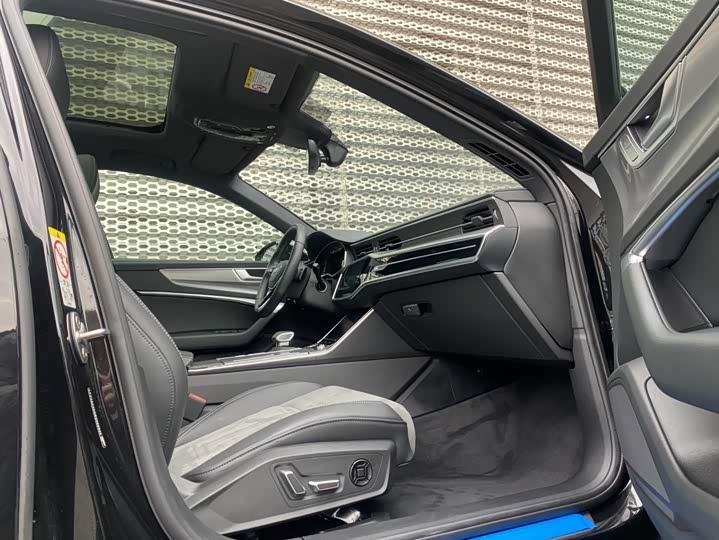 Фото 9 - Audi A6L