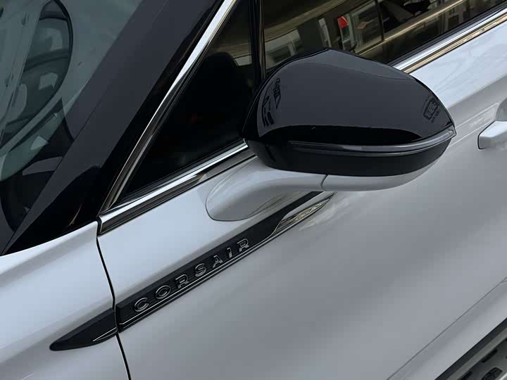 Фото 3 - Lincoln Corsair