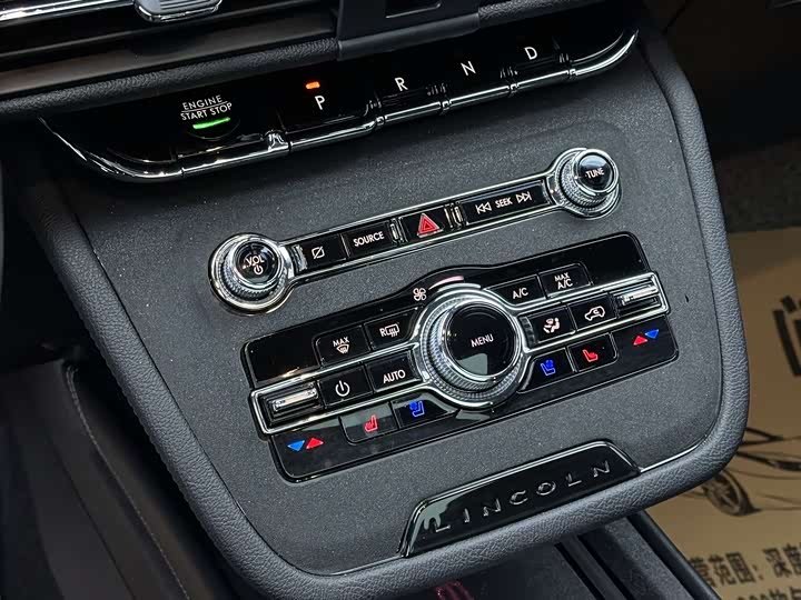 Фото 4 - Lincoln Corsair