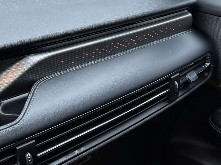 Фото 8 - Lincoln Corsair