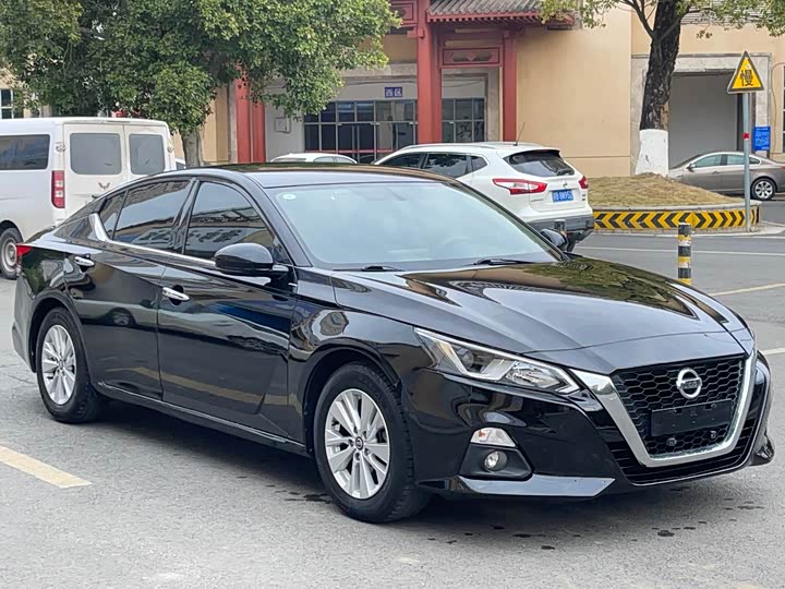 Фото 1 - Nissan Teana