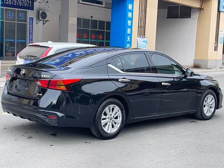 Фото 9 - Nissan Teana