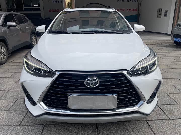 Фото 2 - Toyota Yaris L Hatchback