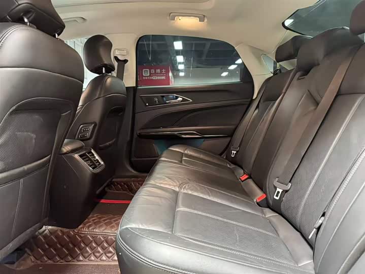 Фото 8 - Ford Taurus