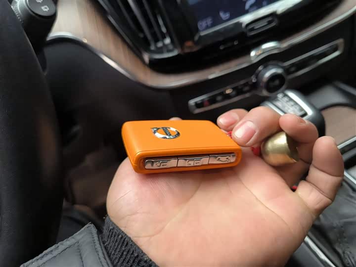 Фото 9 - Volvo XC60