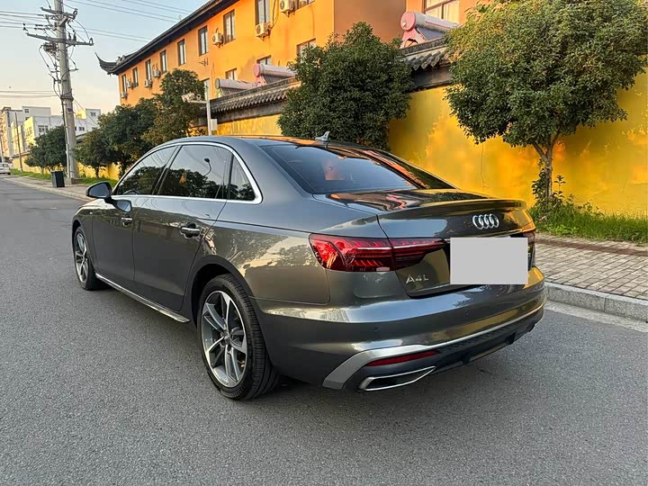 Фото 4 - Audi A4L